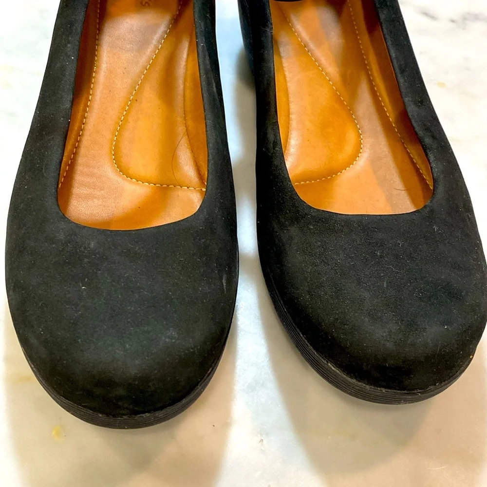 Clarks black closed toed shoes size 10 - Picture 4 of 10